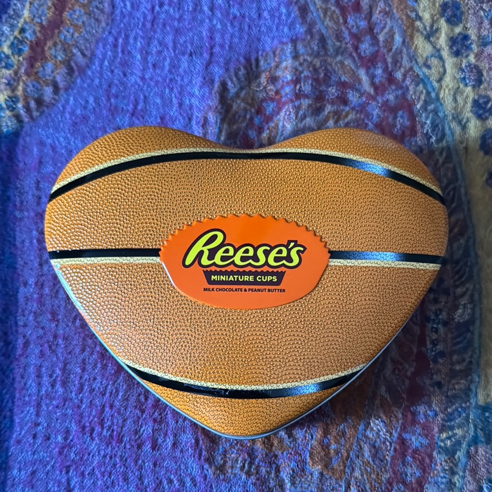 Reese’s basketball empty tin